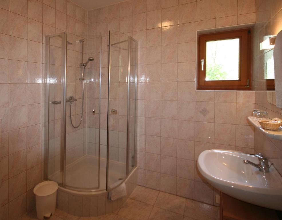 Hotel Gästehaus Linderhof Gschwendt Zimmer foto